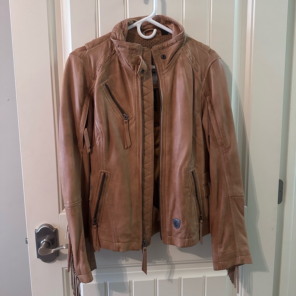 NWOT Harley Davidson jacket for women. Bought it never wore it. It was over 300$